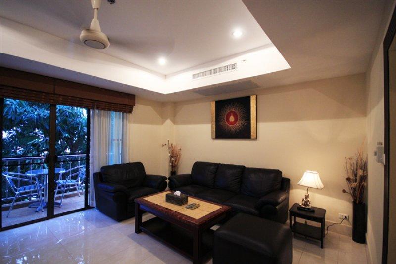 Royal Park Apartment *